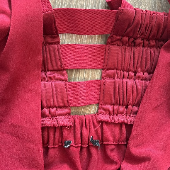 Express Cutout Top - red - Picture 7 of 7